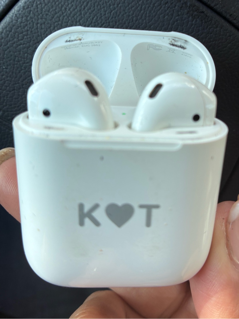 Apple AirPods 2nd generation Wireless Earbuds Charging Case and carrying case